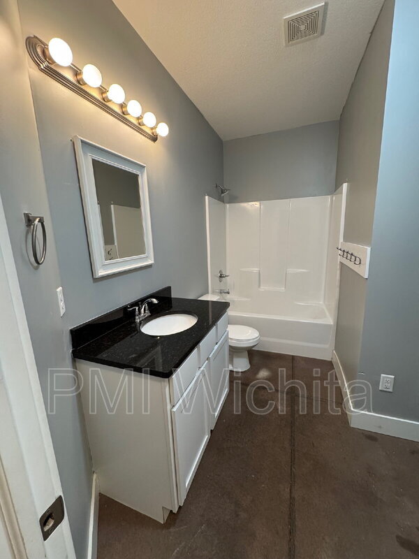 Building Photo - 5542 N Edwards