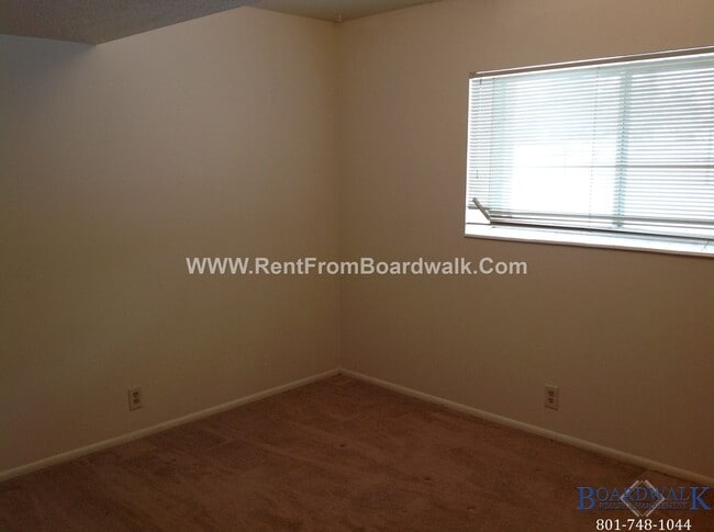 Building Photo - Spacious 2 Bed 2 Bath Magna Duplex With Pr...