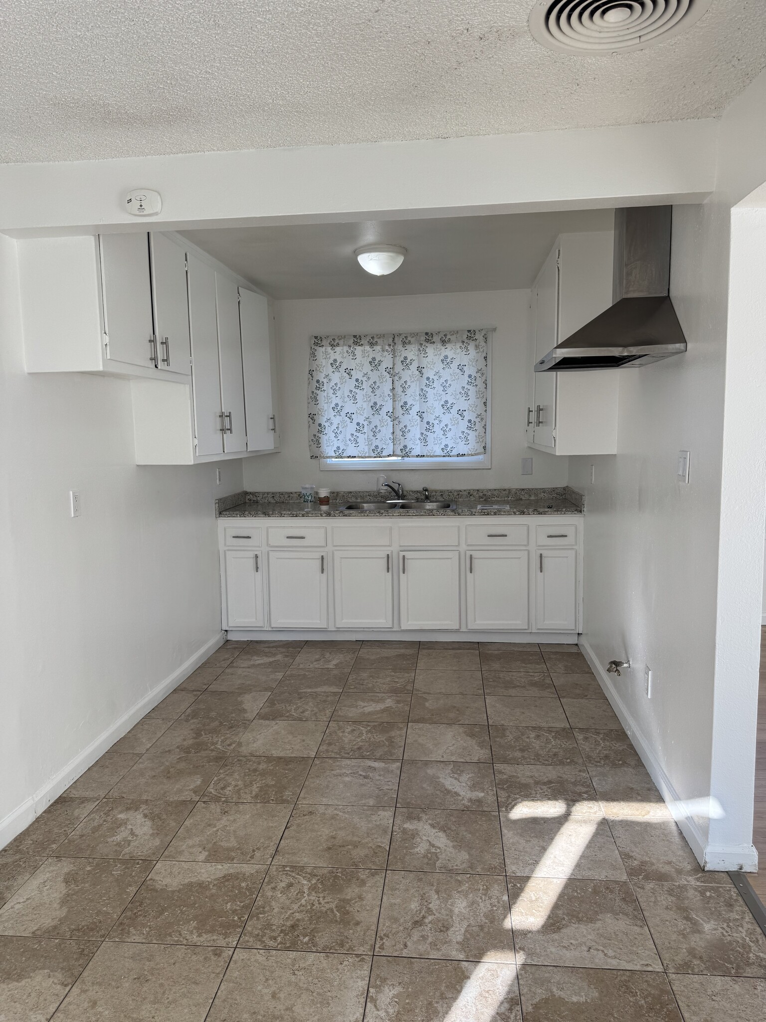 Building Photo - 144 E Avenue Q