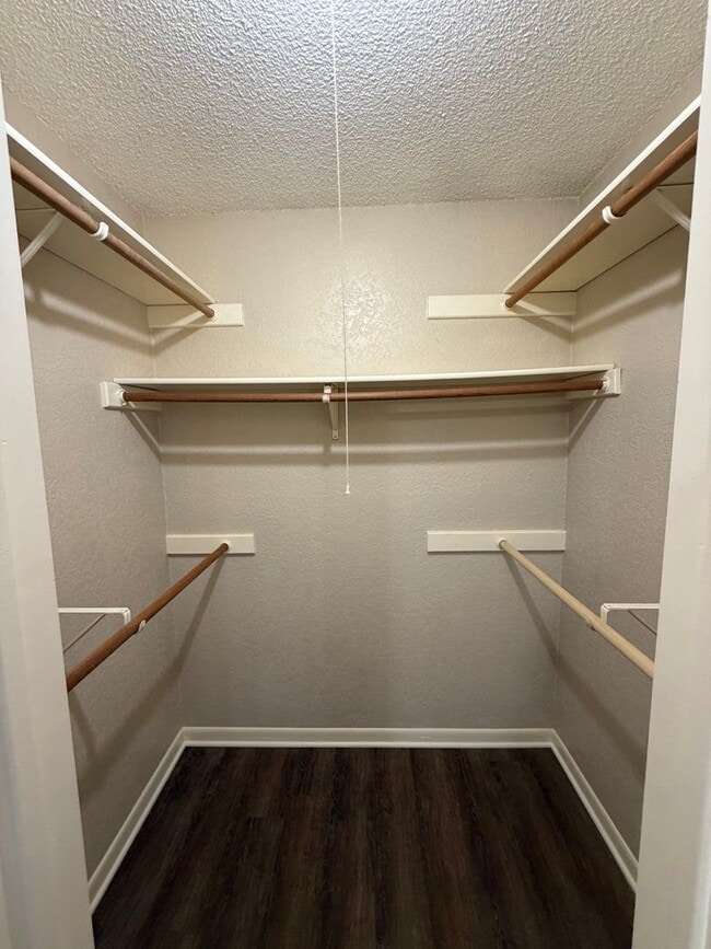 Building Photo - 3/2 with backyard (llarda)