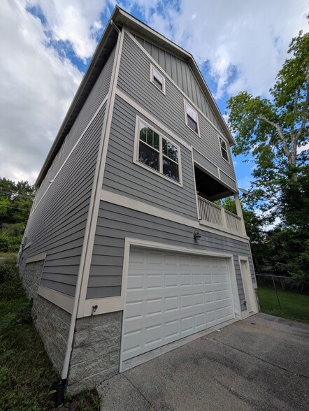 Building Photo - 2024B Straightway Ave