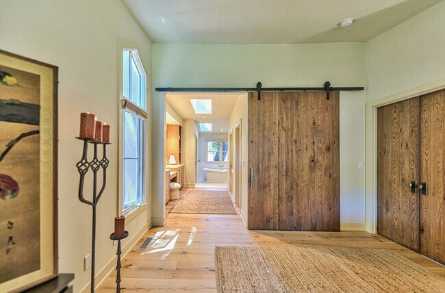 Building Photo - Luxury Living in Corral de Tierra!