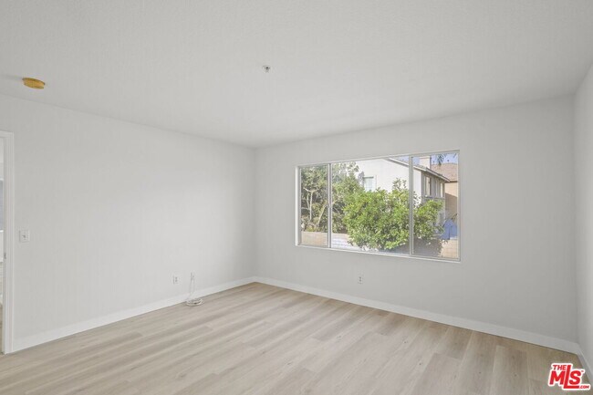 Building Photo - 16850 Merion Ln