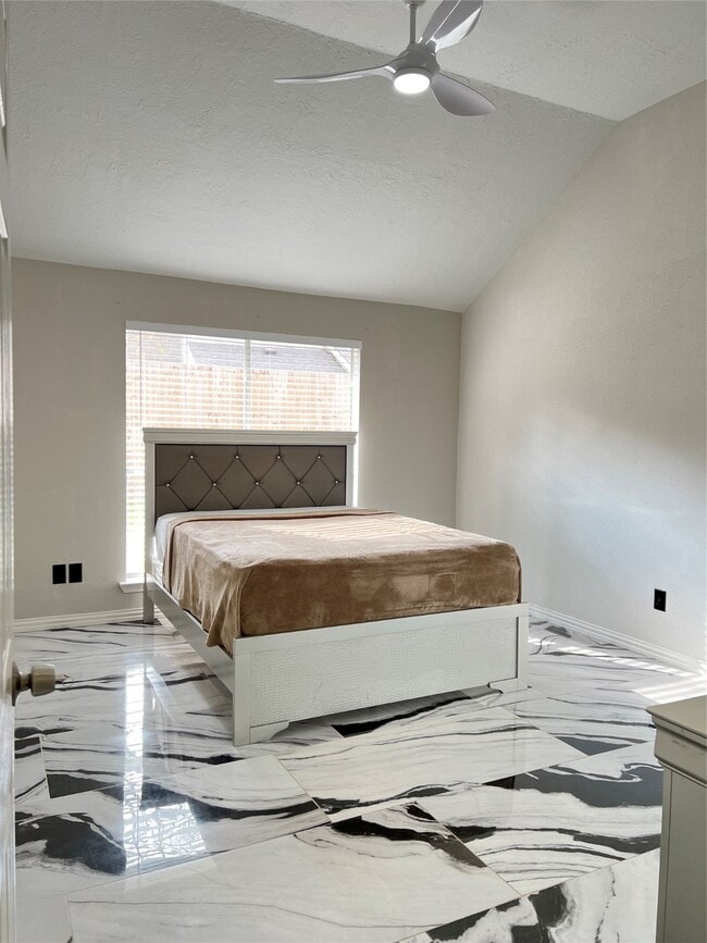 Building Photo - 10123 Early Spring Dr