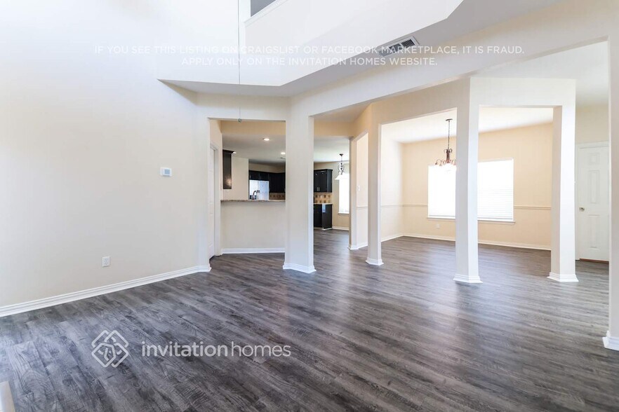 Building Photo - 1312 W Branch Hollow Dr