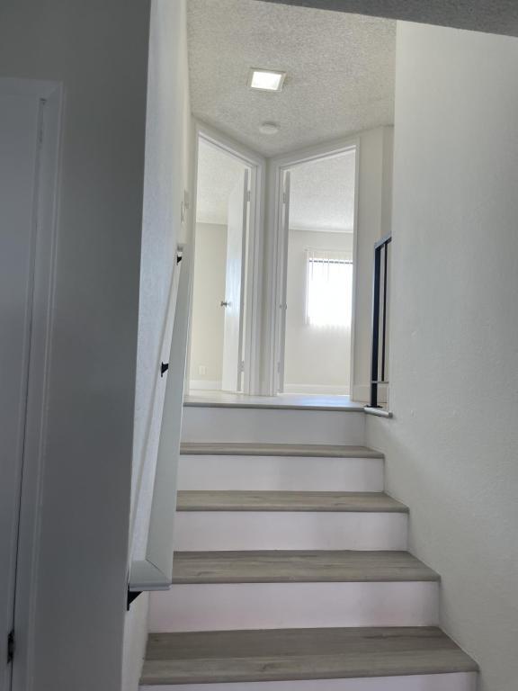 Building Photo - 6386 W Lincoln Ave