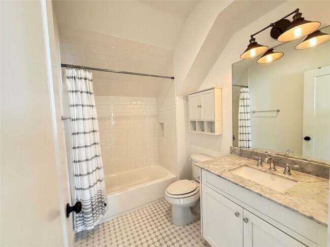 Building Photo - 2807 Old Pecan Grove Ln