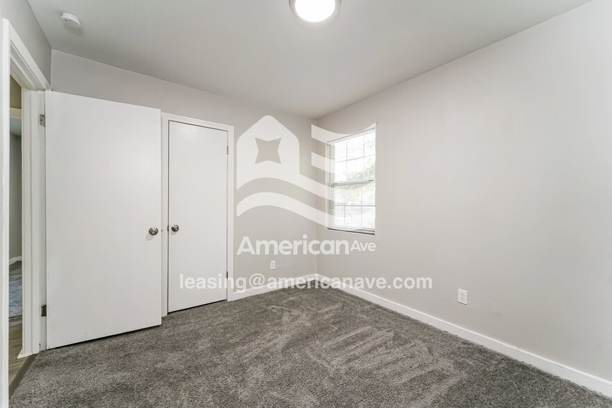 Building Photo - 3174 Charleston Dr