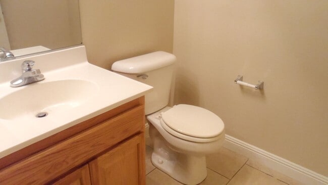 Building Photo - Charming 2 Bed/2 Bath Townhouse In Redlands!