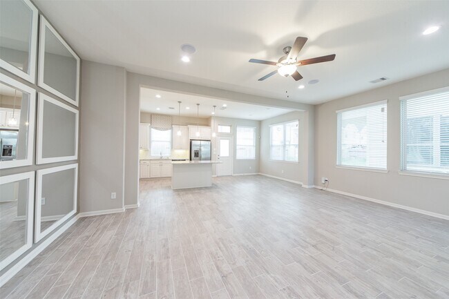 Building Photo - 5550 Sallow Bay Ln