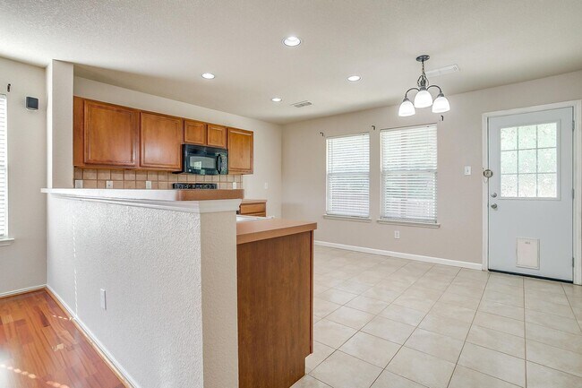 Building Photo - 7940 Meadow View Tr