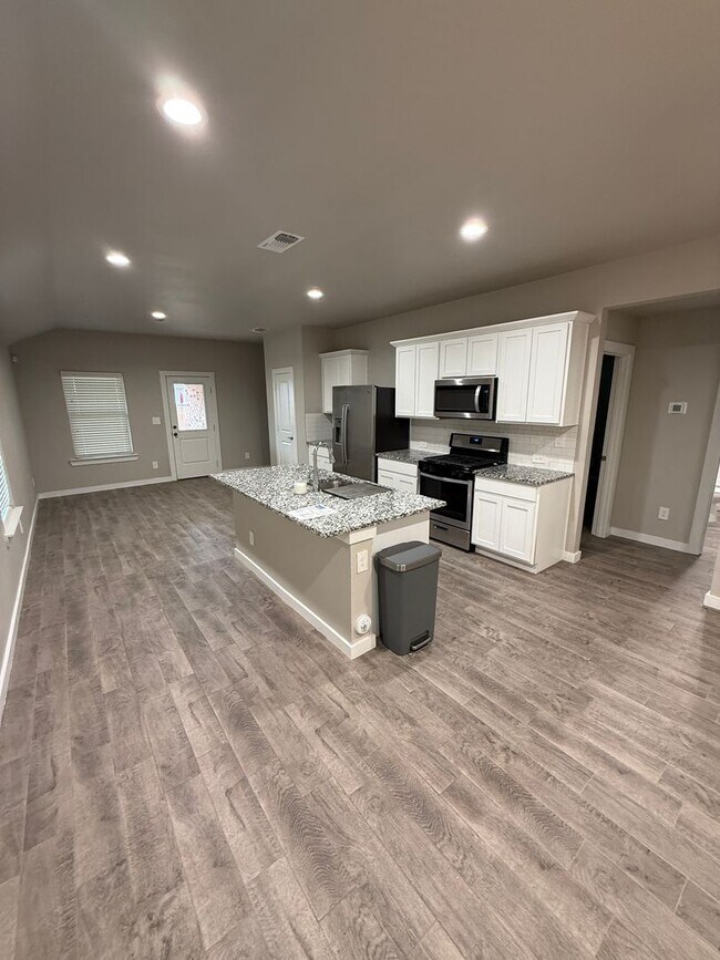 Building Photo - AVAILABLE NOW! 3/2/2 in cooper ISD
