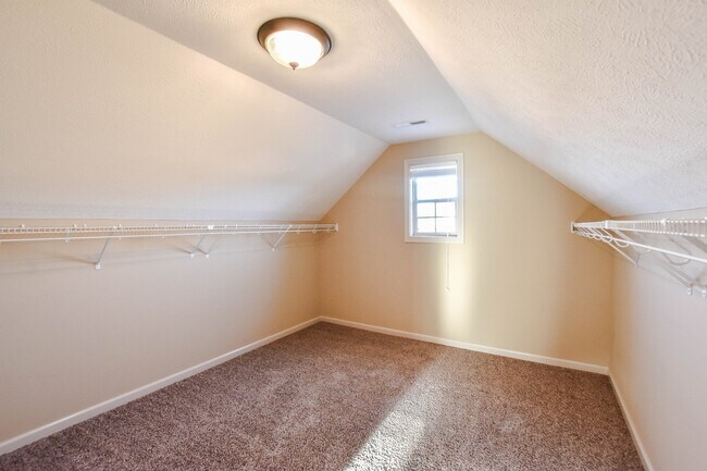 Building Photo - Pet Friendly Four Bedroom!