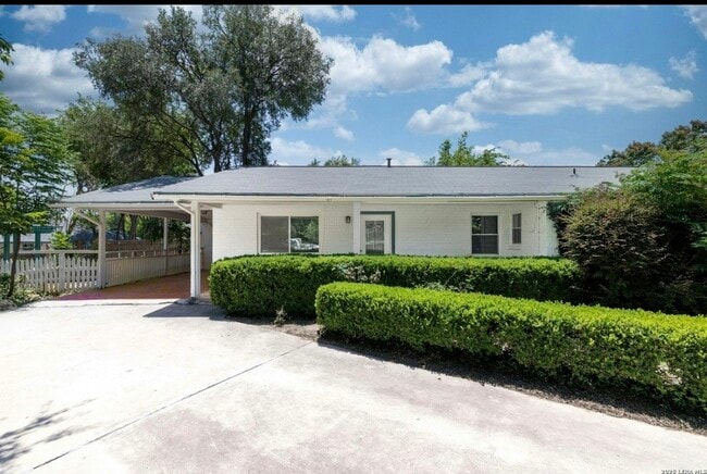Building Photo - 356 Bobolink Dr