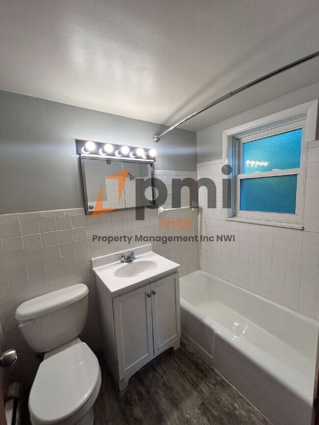 Building Photo - Modern 1 Bedroom Apartment in the Heart of...