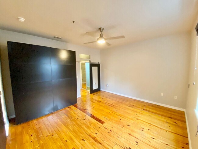 Building Photo - LUXURY TOWNHOME IN SODO 3/2.5 PLUS OFFICE AND BONUS ROOM  - DOWNTOWN ORLANDO