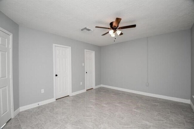 Building Photo - 4222 Cicada Ln