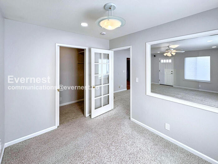 Building Photo - 736 Durshire Way