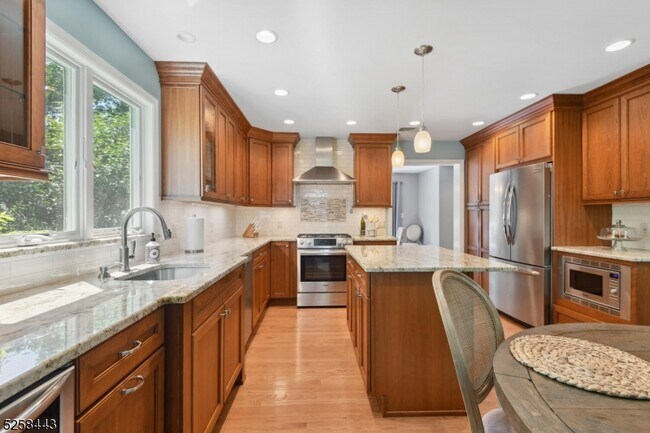 Building Photo - 204 Deerfield Ln