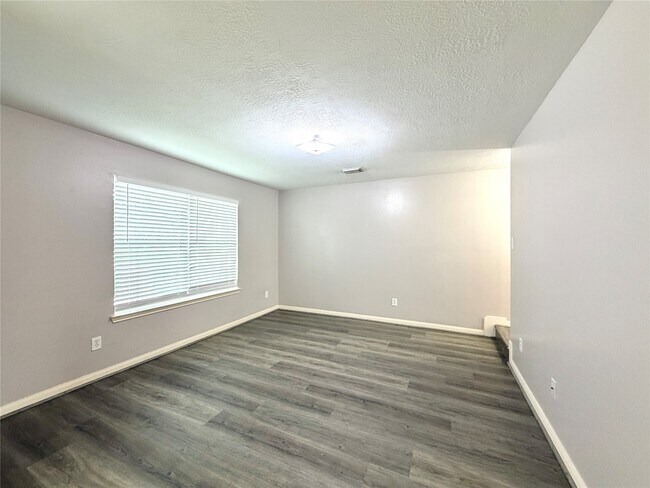 Building Photo - 6415 Mountain Pines Ln