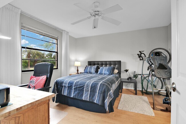 Building Photo - 6073 Balboa Cir