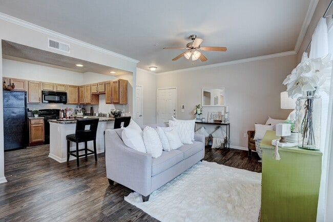 Building Photo - Lincoln at Central Park