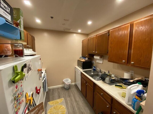 Kitchen - 37 S Williams St