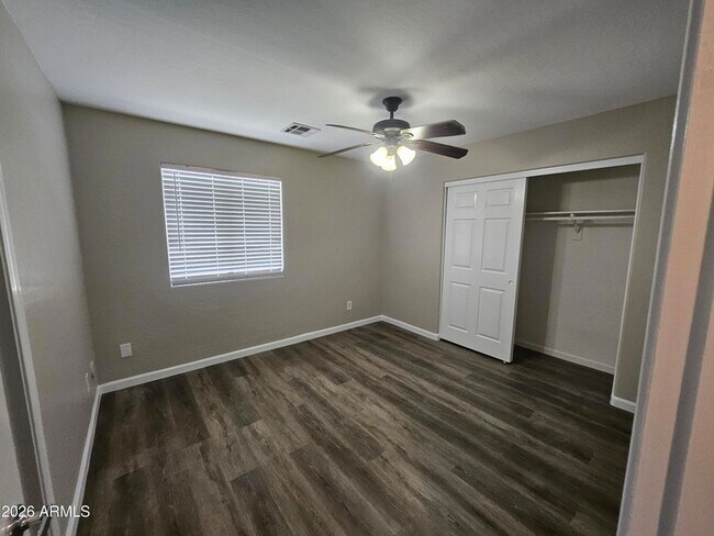 Building Photo - 25850 W Pleasant Ln