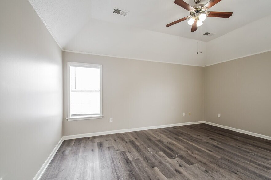 Building Photo - 9922 Lacee Ln