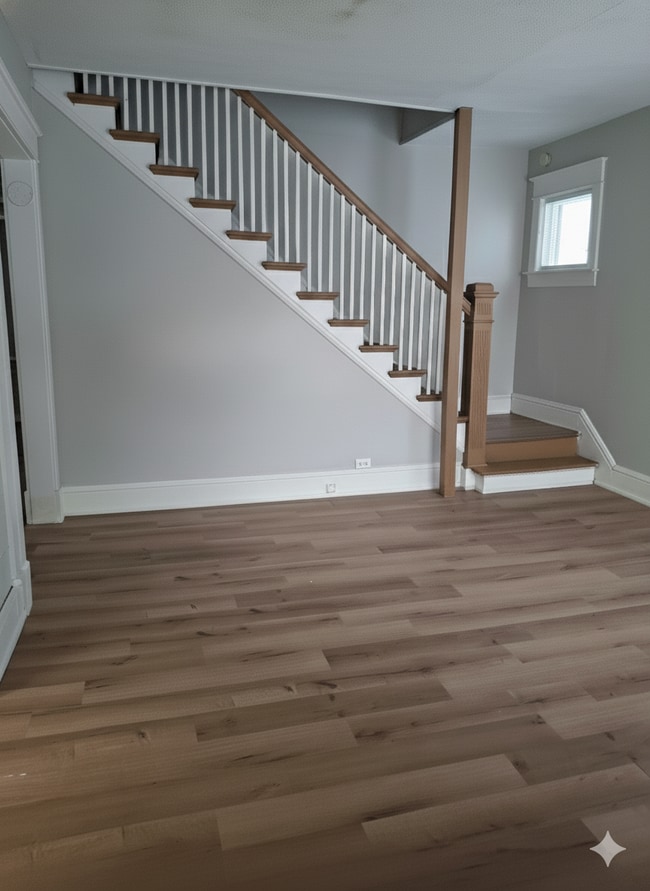 Building Photo - 913 E Washington St