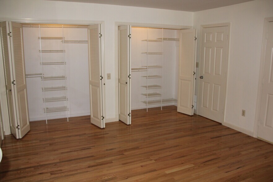 Master bedroom closets - 45 Tunxis Vlg