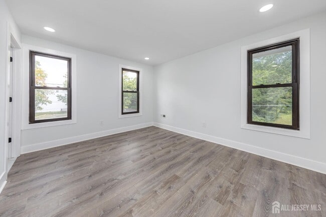 Building Photo - 3547 Finlaw Ave