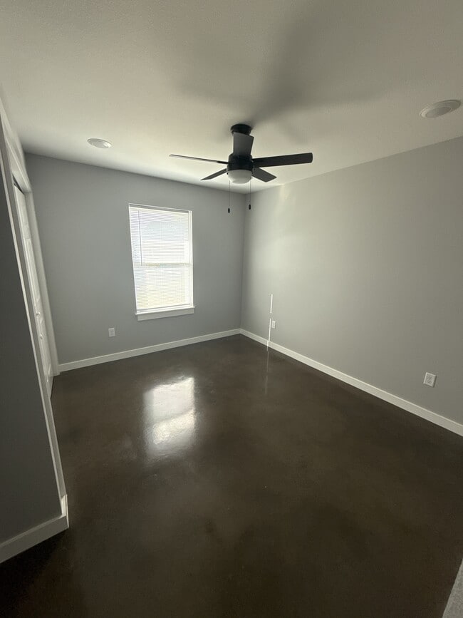 Building Photo - 104 Chloe Dr