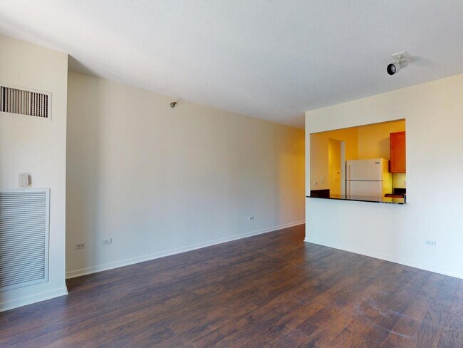 Building Photo - 400 N La Salle Dr