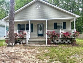 Building Photo - 3-Bedroom, 2-Bathroom Home in Convenient L...