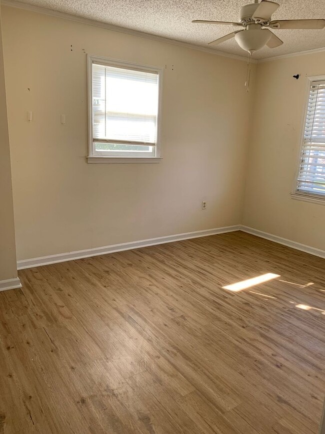 Building Photo - 2-Bedroom, 1.5-Bath town house