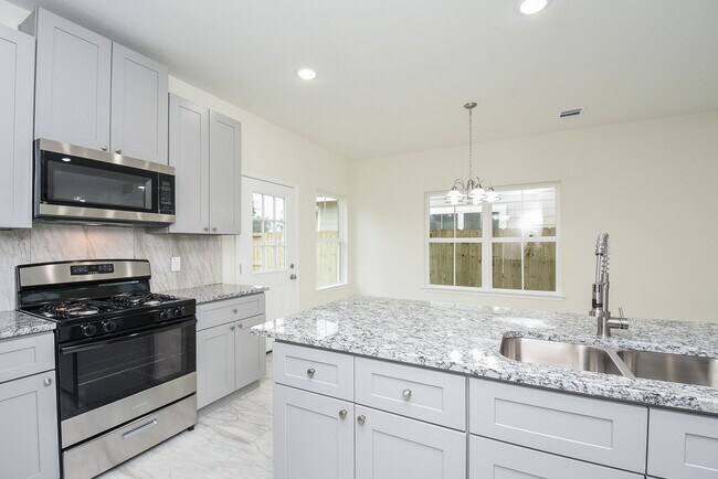 Building Photo - 2807 Topiary Ln