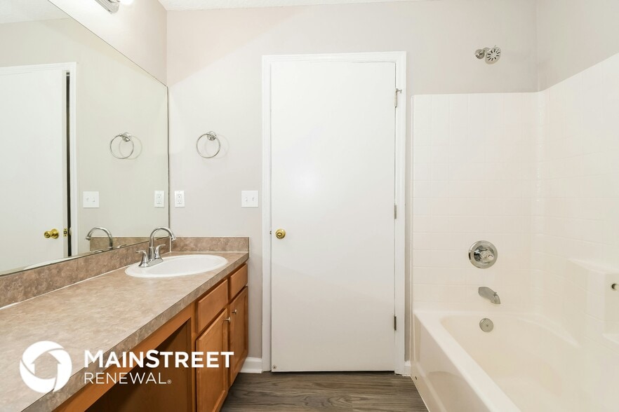 Building Photo - 11533 Brian Lakes Dr N