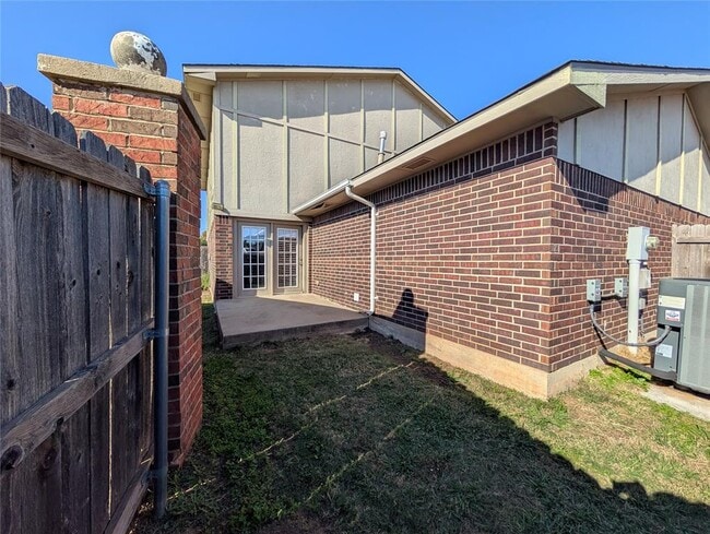 Building Photo - 3201 Lois Arlene Cir