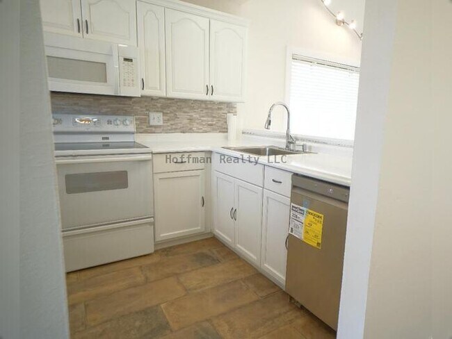 Building Photo - 2-Bed, 2-Bath Condo in Meadowood Community Temple Terrace