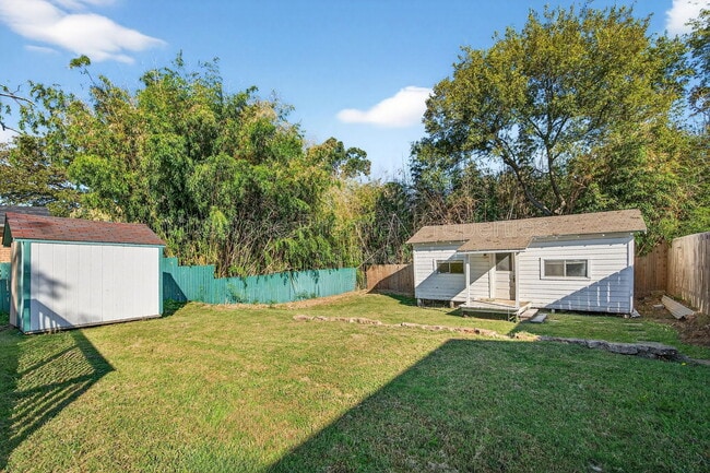 Building Photo - 1803 W Hull St