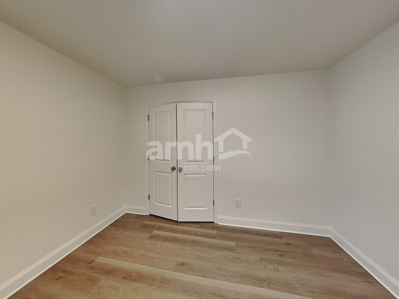 Building Photo - 439 Hickory Pointe Rd