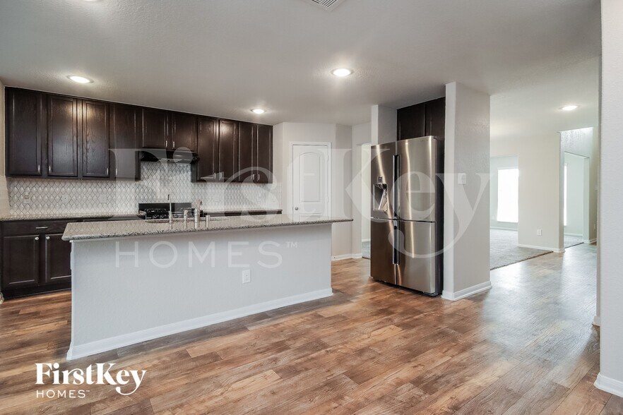 Building Photo - 1023 Ranch Oak Dr