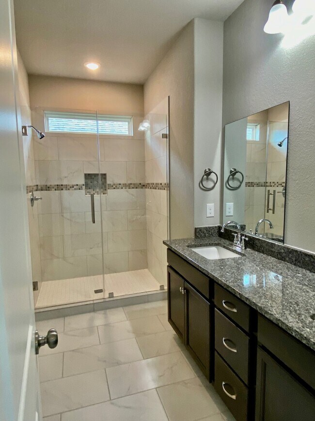 Building Photo - 1512 Dansby St