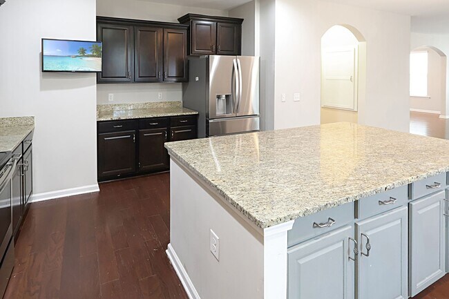 Building Photo - Stunning & Spacious 4 Bedroom Home in Highland Falls Community