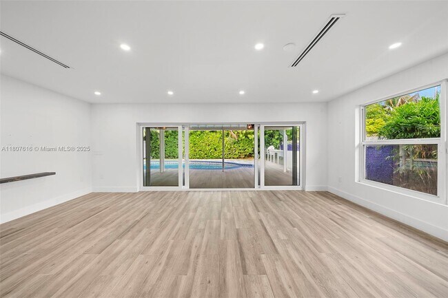 Building Photo - 7520 Hispanola Ave