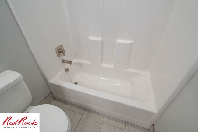 Building Photo - Beautiful 4-Bedroom 2.5 Bath with a 3 Car ...
