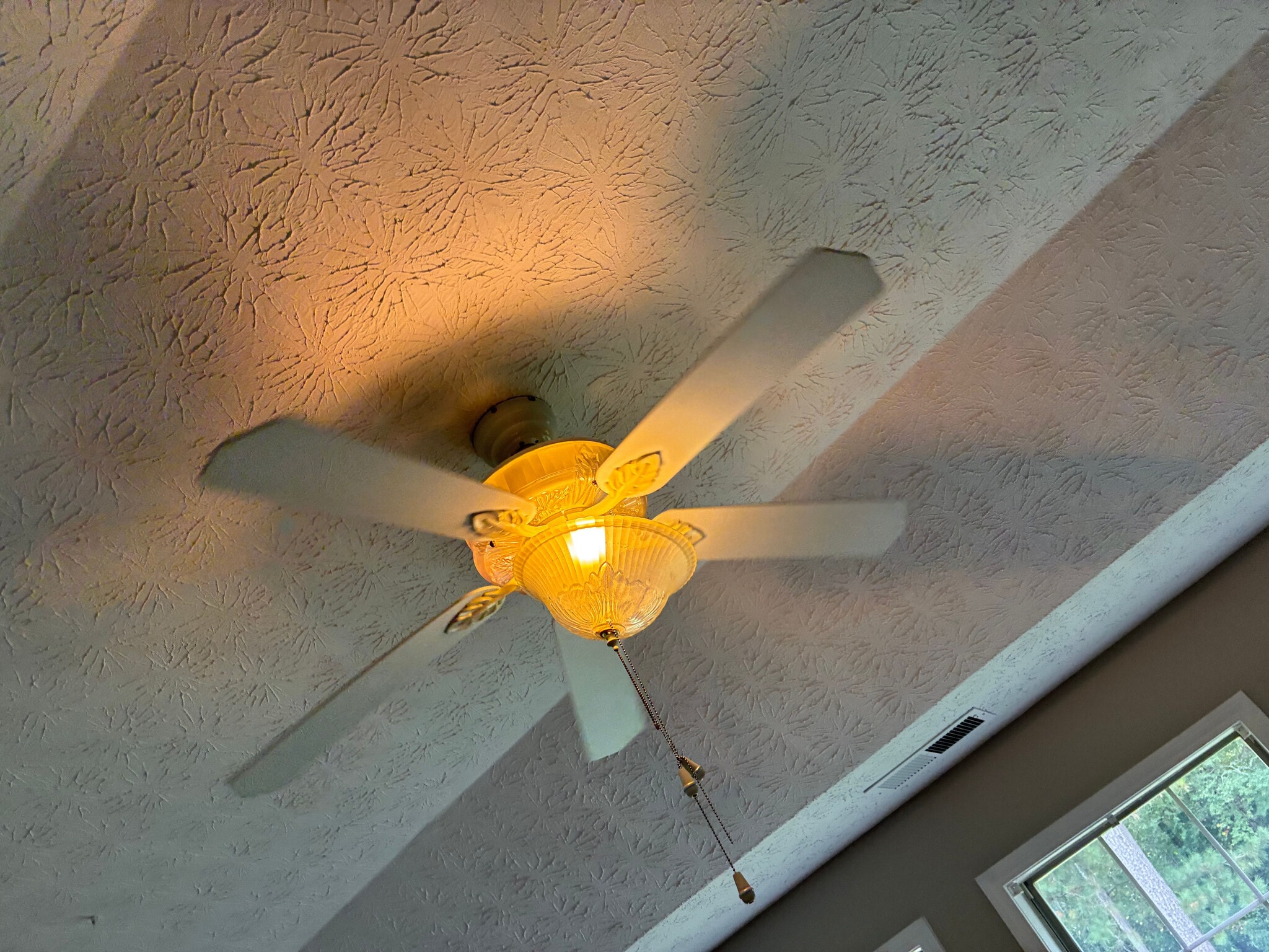 Building Photo - Room in House on Tara Bend