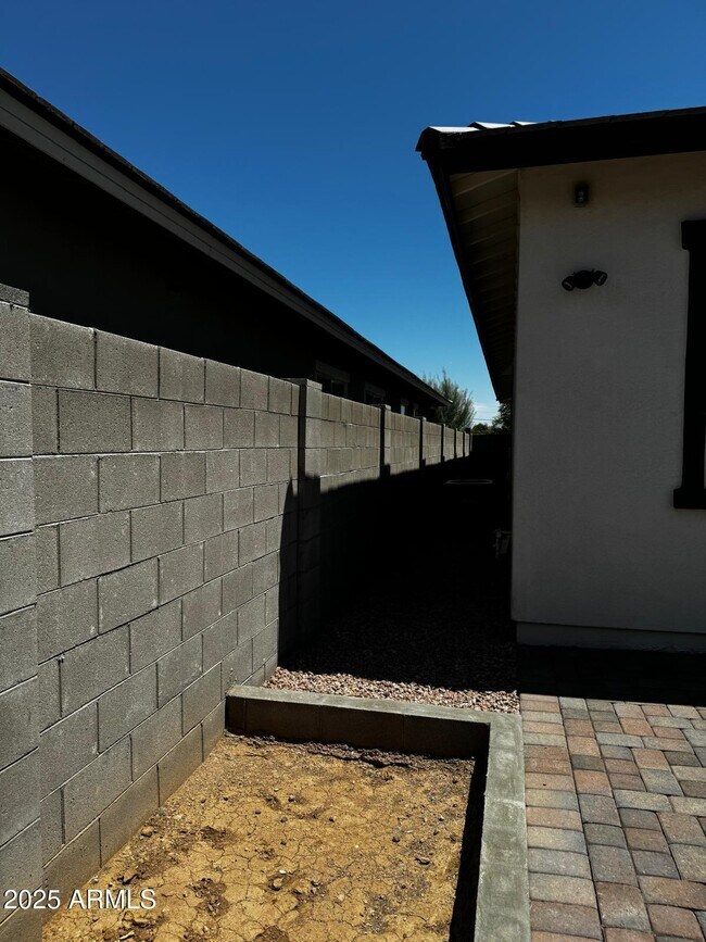 Building Photo - 5526 N 107th Ln