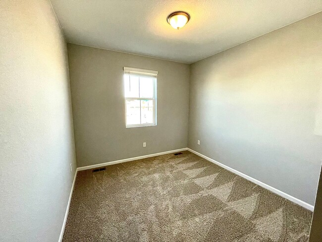 Building Photo - Incredible 3 bed/2 bath home in Fort Collins!